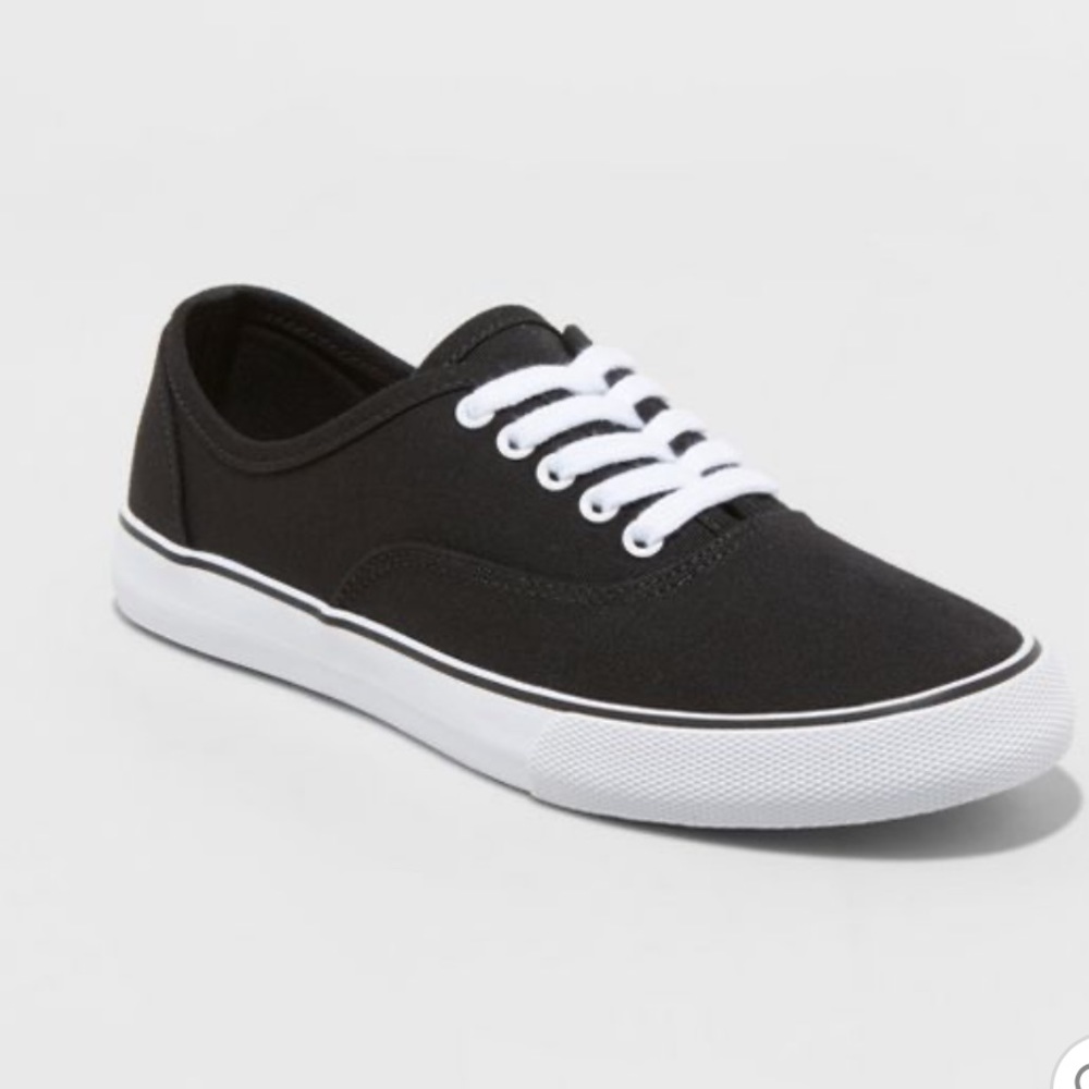 Black canvas casual sneakers